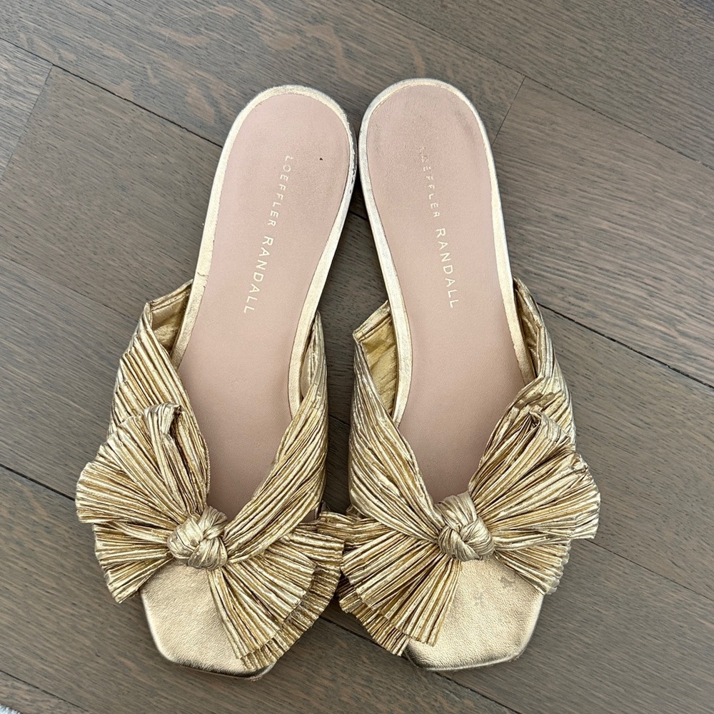 Loeffler Randall Daphne Gold Pleated Bow Slide size 7.5